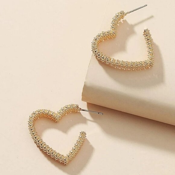 gold toned Heart Design Earrings - Picture 2 of 4